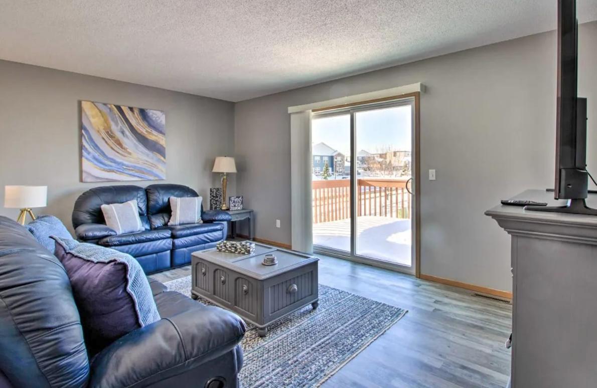 Villa Welcoming West Fargo Retreat W Backyard Extérieur photo
