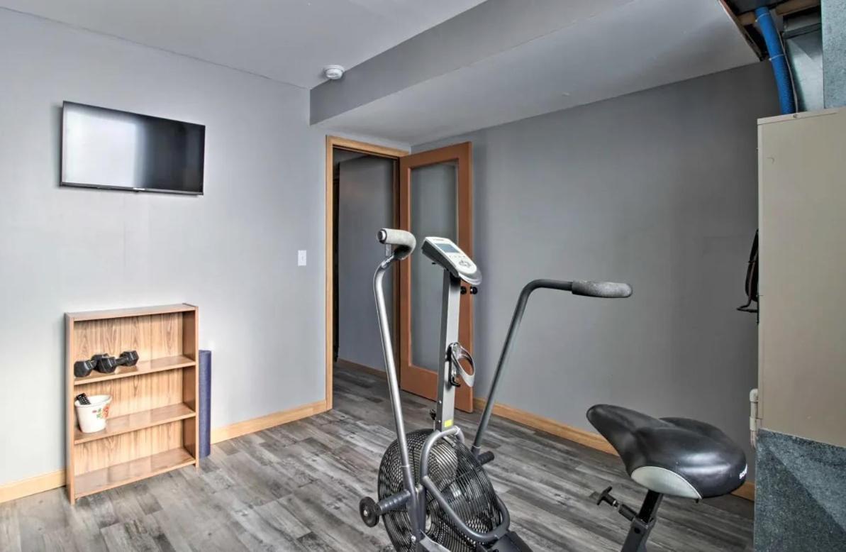 Villa Welcoming West Fargo Retreat W Backyard Extérieur photo