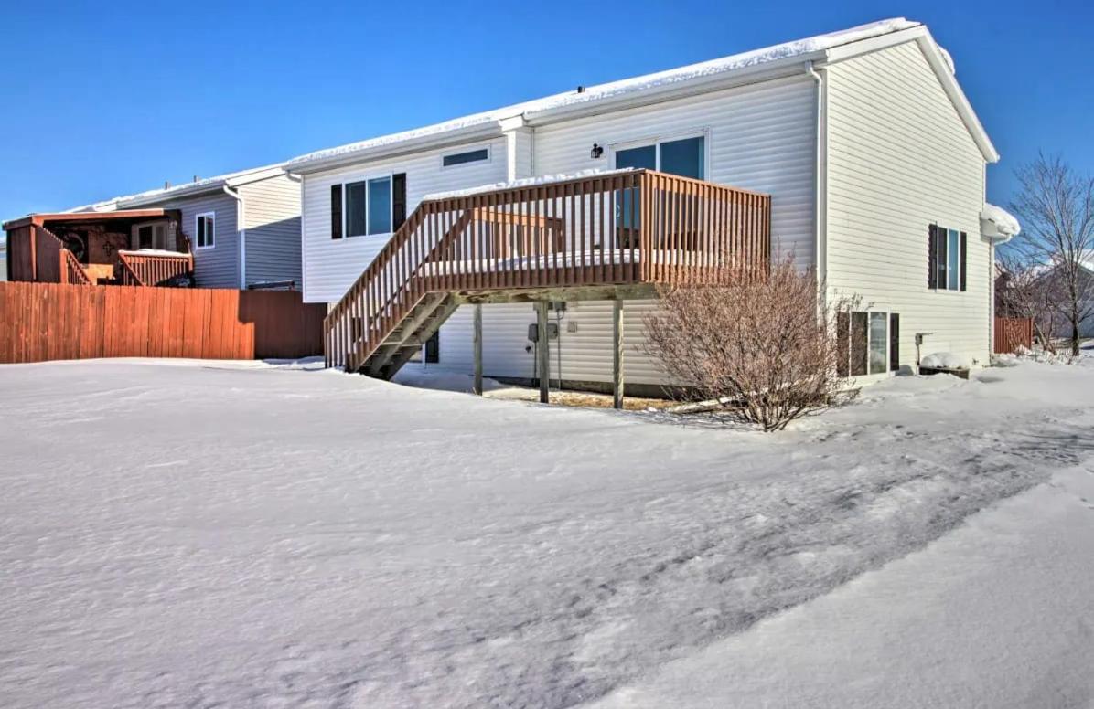 Villa Welcoming West Fargo Retreat W Backyard Extérieur photo