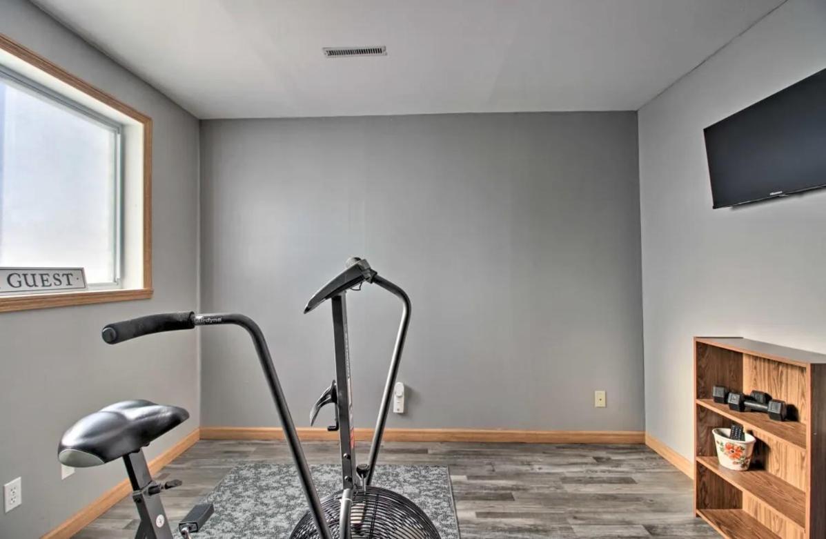 Villa Welcoming West Fargo Retreat W Backyard Extérieur photo