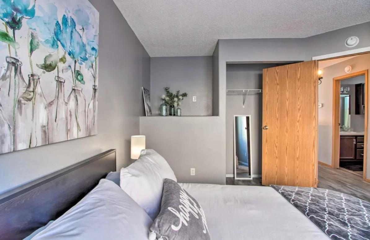 Villa Welcoming West Fargo Retreat W Backyard Extérieur photo