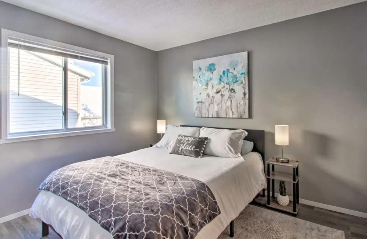 Villa Welcoming West Fargo Retreat W Backyard Extérieur photo